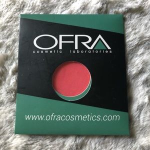 Ofra blush in Melon